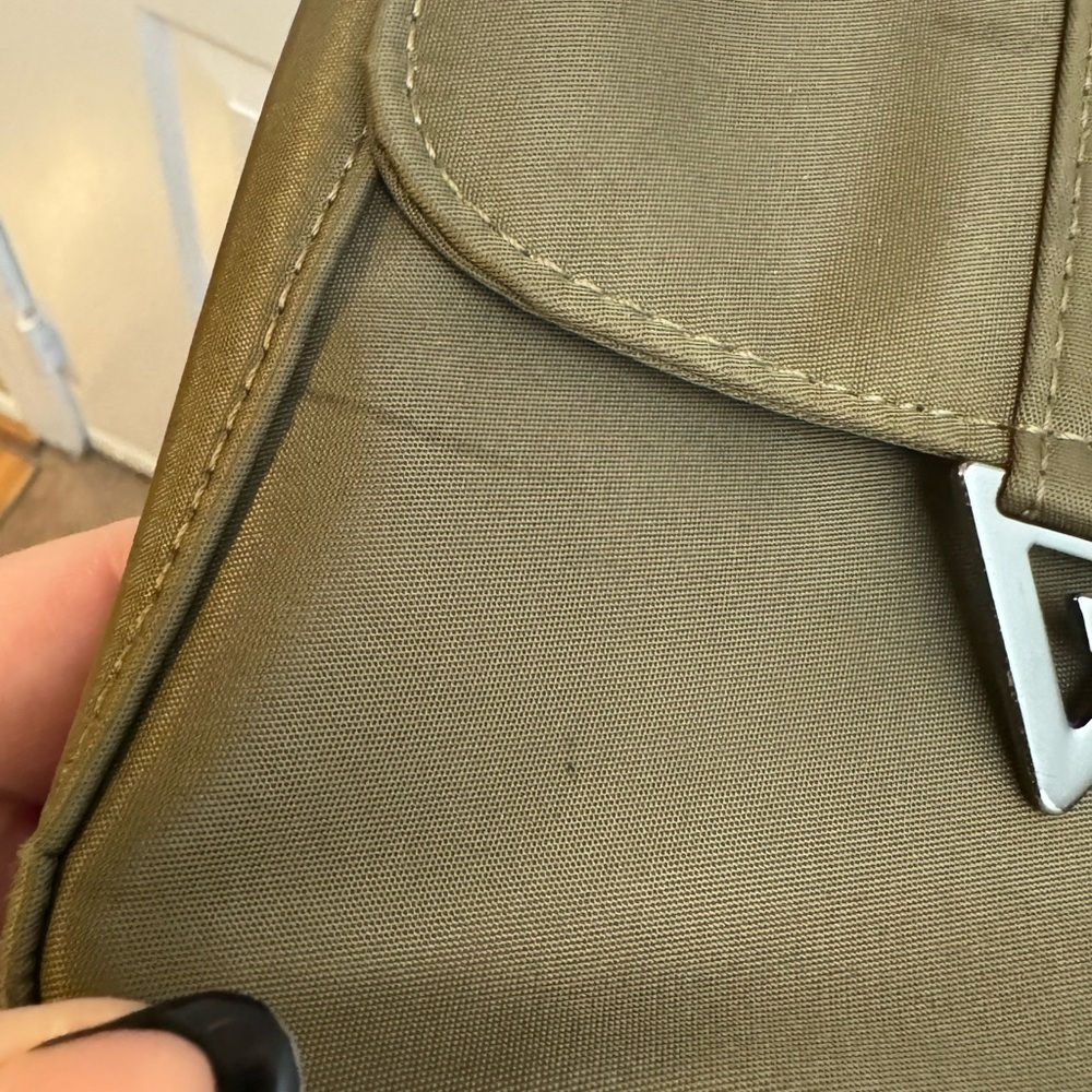 Y2K Guess Olive Green Nylon Crossbody Pouchette Mini Bag Purse Neutral Vintage - Picture 4 of 13